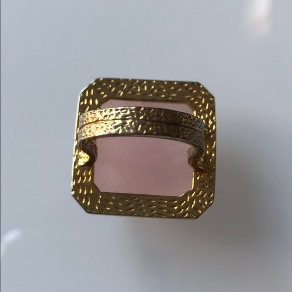 Pink quartz square ring 1” diameter gold setting - Picture 5 of 5